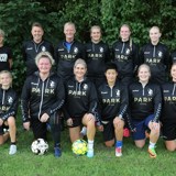 1. Seniorpigerne Sammen Med Trænere Og Formand 1. Seniorpigerne Sammen Med Trænere Og Formand