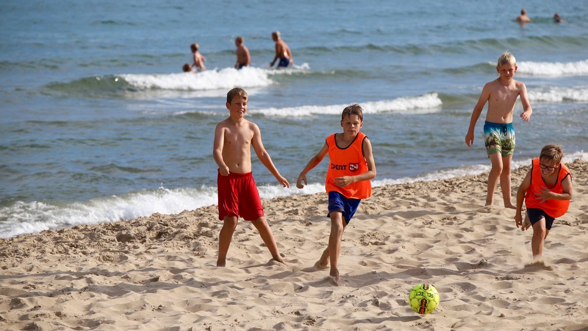 Skagen-drenge tog fodboldtræningen til stranden Skagen-drenge tog fodboldtræningen til stranden