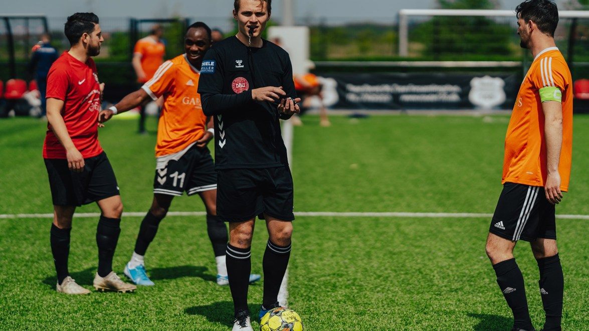 Oplev fodbolden fra en helt ny vinkel: Bliv dommer Oplev fodbolden fra en helt ny vinkel: Bliv dommer